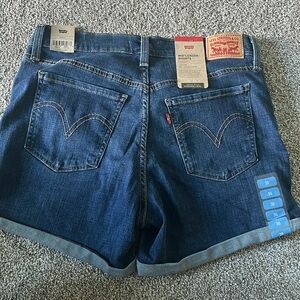 Levi Shorts NWT